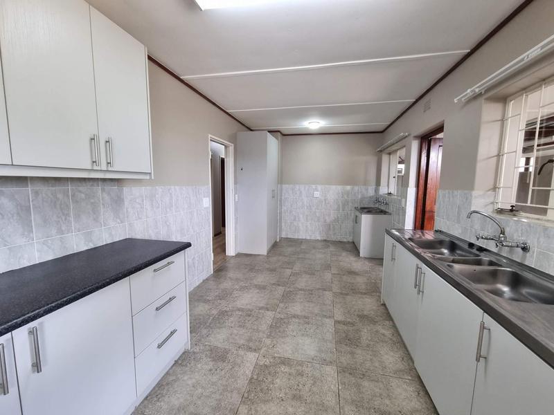 5 Bedroom Property for Sale in De Kuilen Western Cape